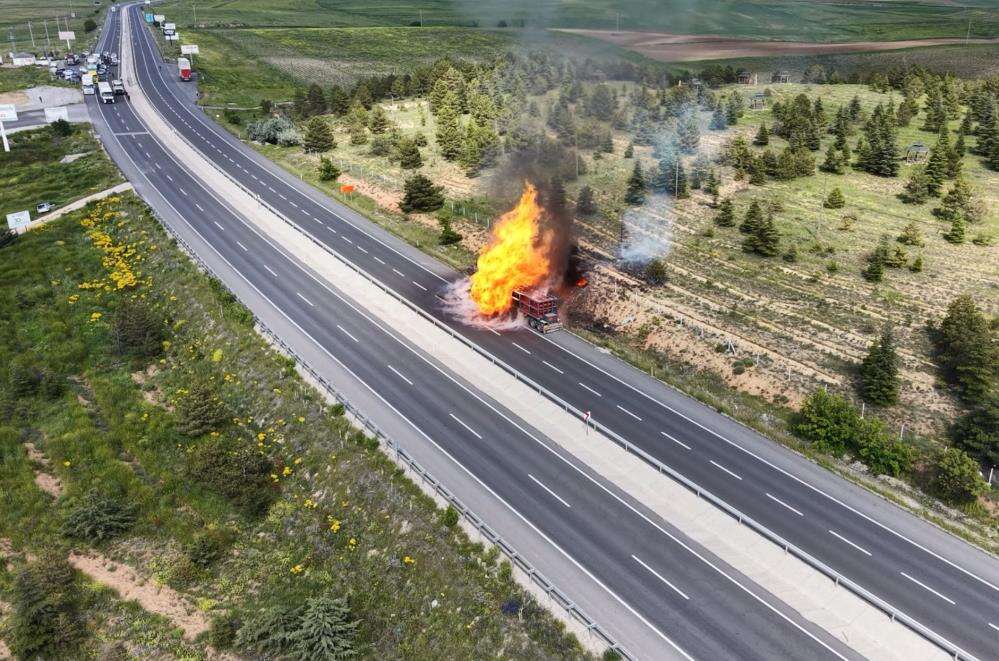 Aksaray’da doğalgaz yüklü TIR bomba gibi patladı! Korku dolu anlar kamerada 14